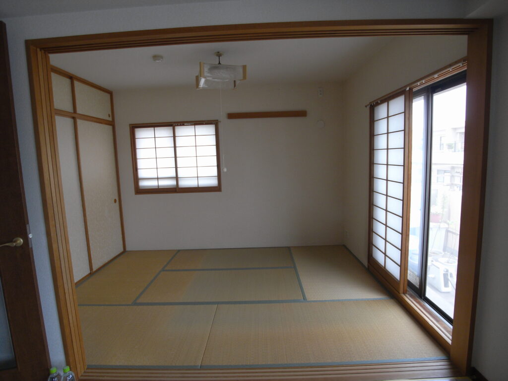 横浜市で和室の畳からフローリングにする工事を請けたまわっております。