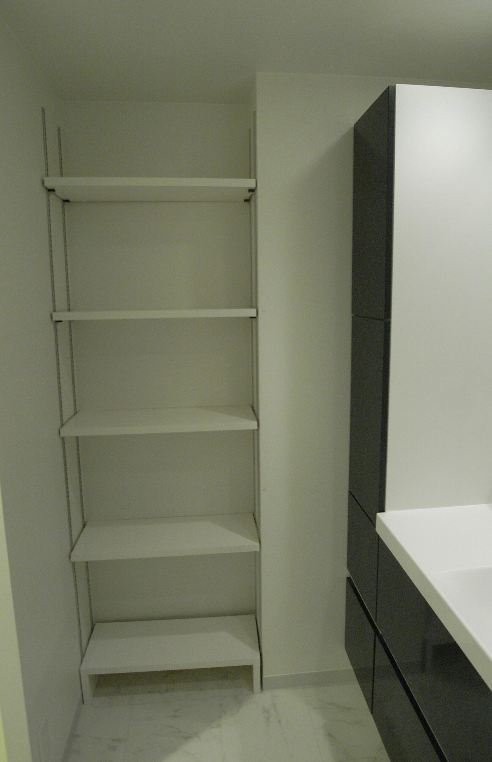 【美品】売切り御免❗️横浜市周辺は送料無料❗️収納棚 キッチン 洗面☝️ 美品】売切り御免❗️横浜市周辺は送料無料❗️収納棚 キッチン