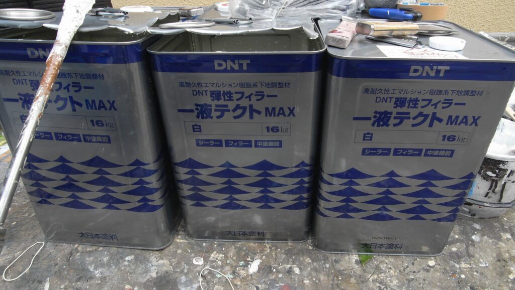 横浜市で外壁塗装の中塗り塗料、弾性フィラー一液テクトMAX