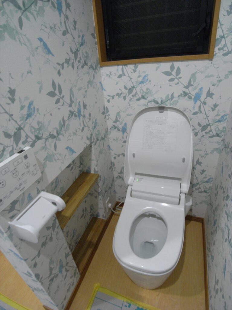 横浜市で洗面台横にトイレを新しく設置して開放感のあるトイレへ