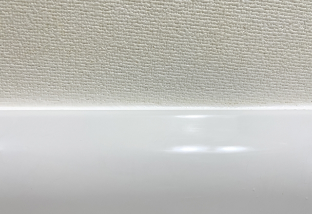 コーキングを打ち替えて美しさを取り戻す。