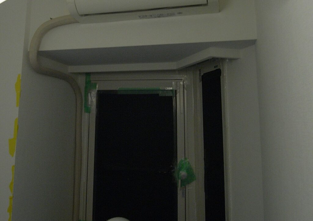 マンションで隙間風でのどが痛くなって困っています。