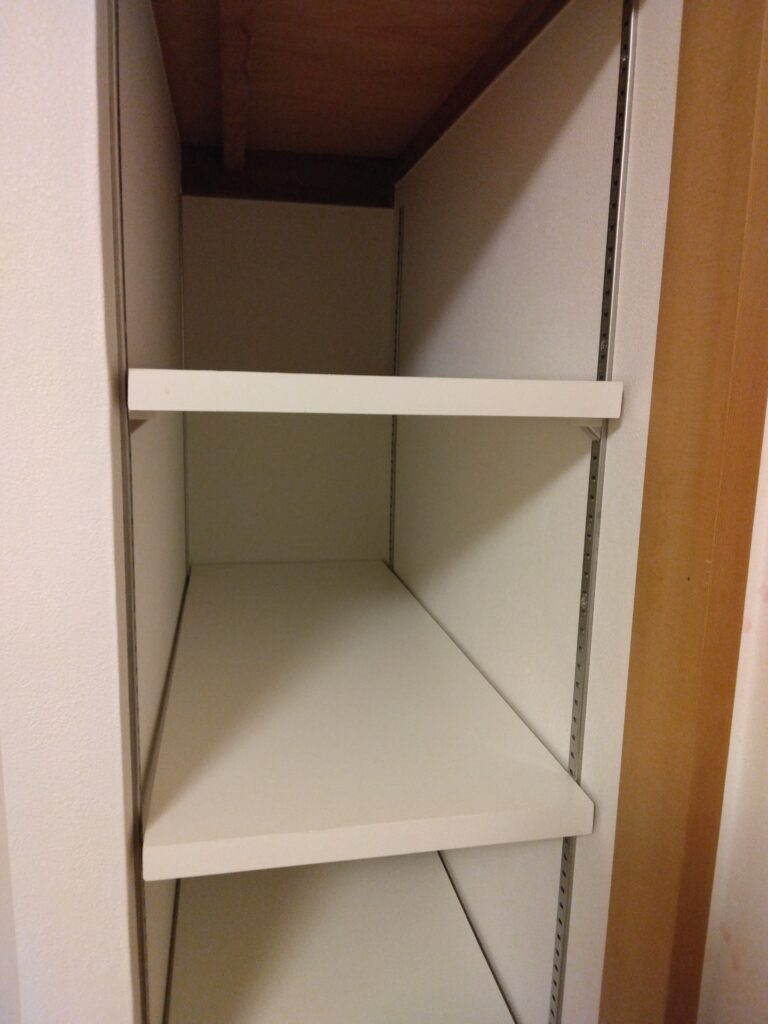 押し入れに可動棚収納を作りました。