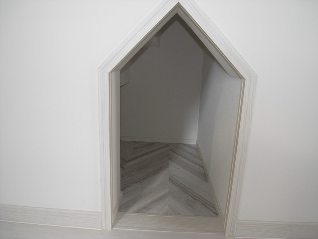 階段下にペット専用スペース