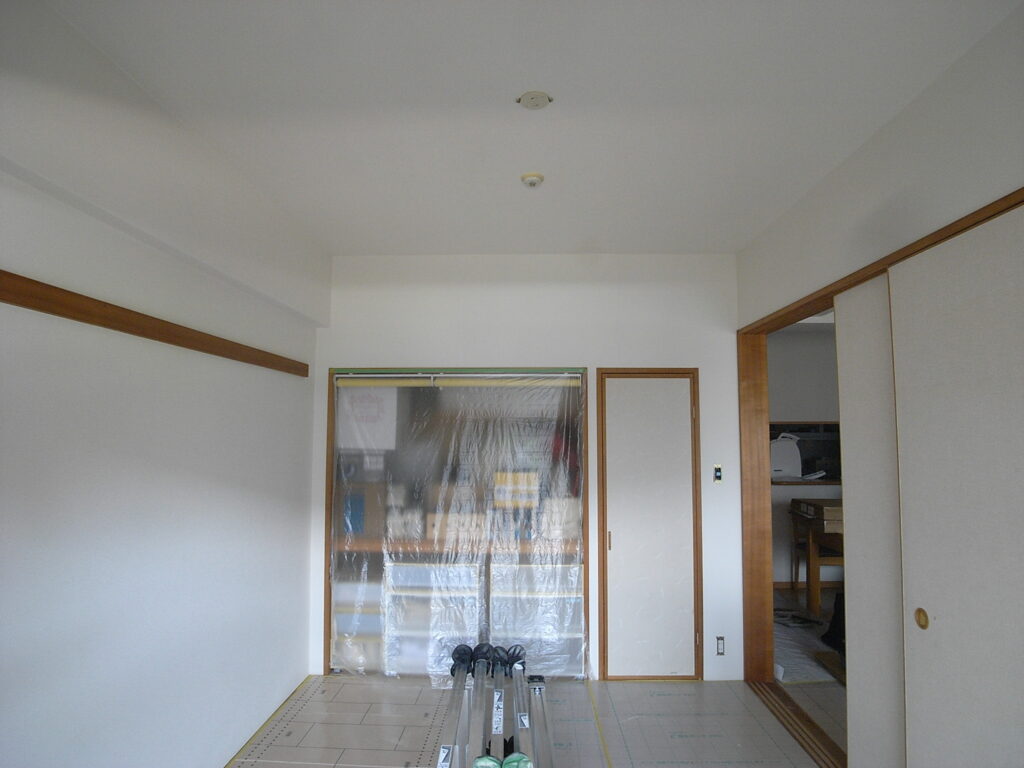 和室のクロスの貼り替えが完了しました。