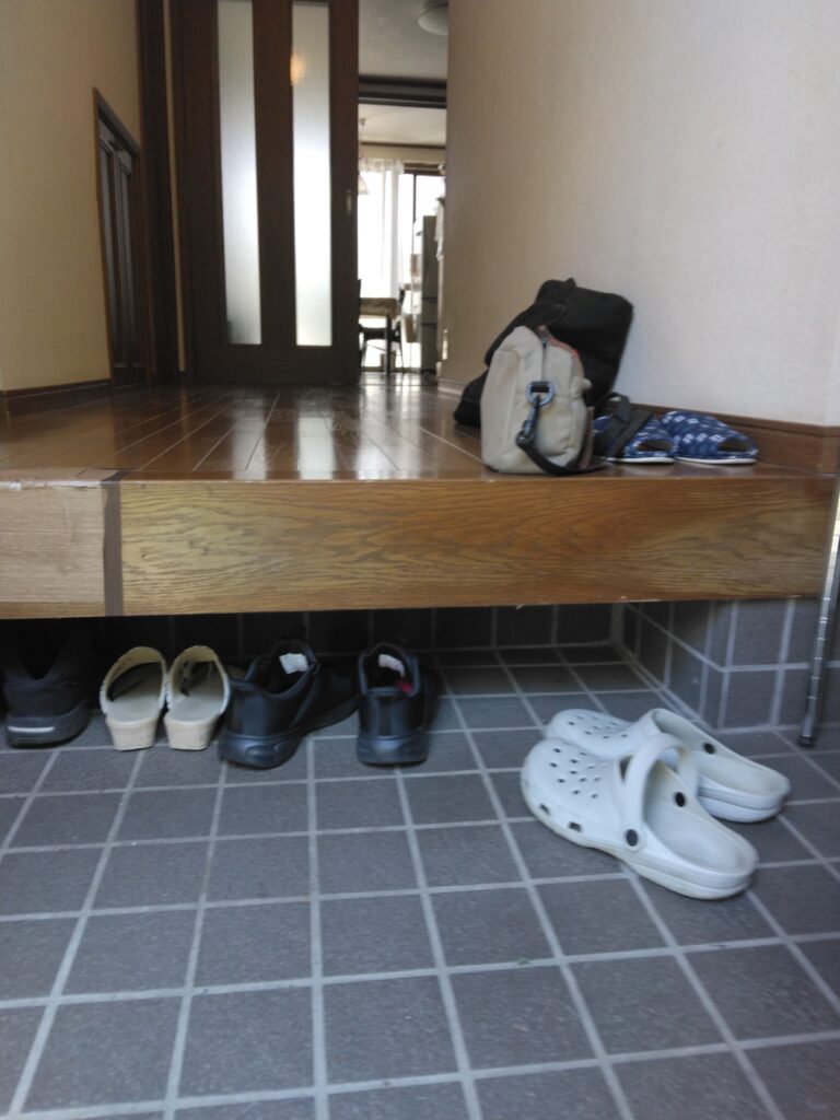 上がり框を交換する前の写真