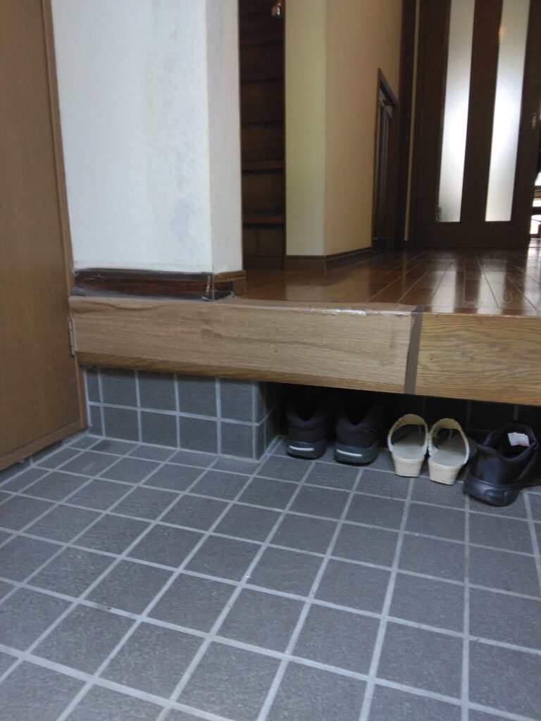 上がり框を移動するリフォーム前の写真