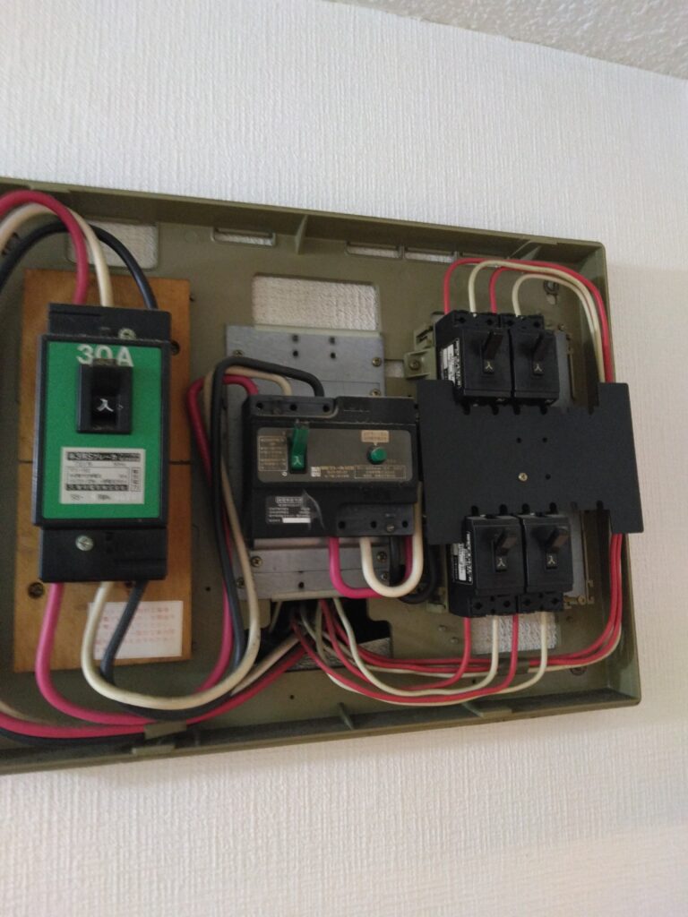 分電盤に空き回路が2か所ありました