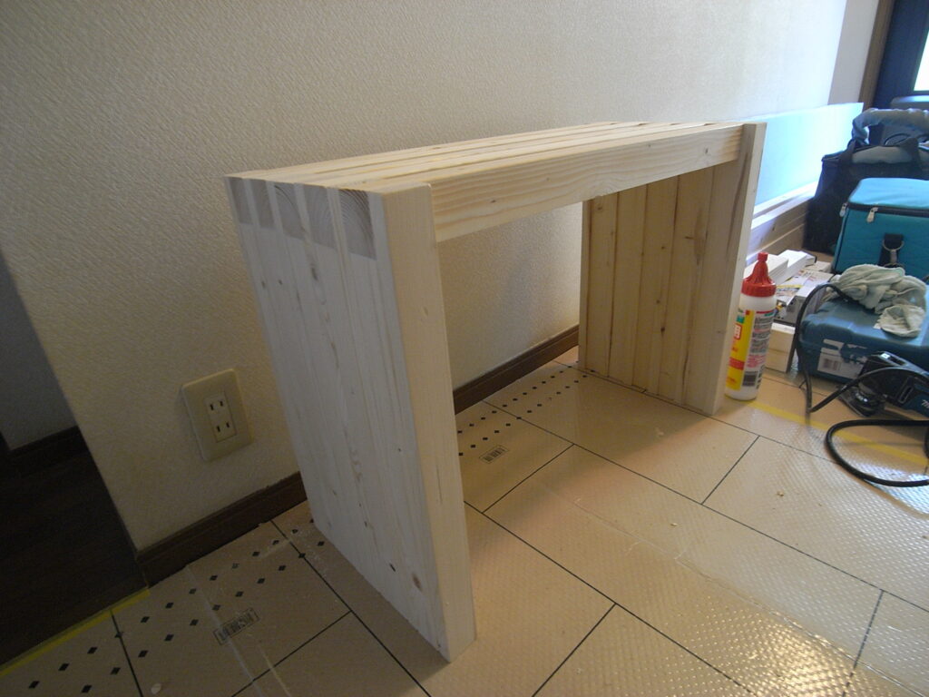 2x4材で、椅子兼テーブルをオーダー寸法で作成|横浜市