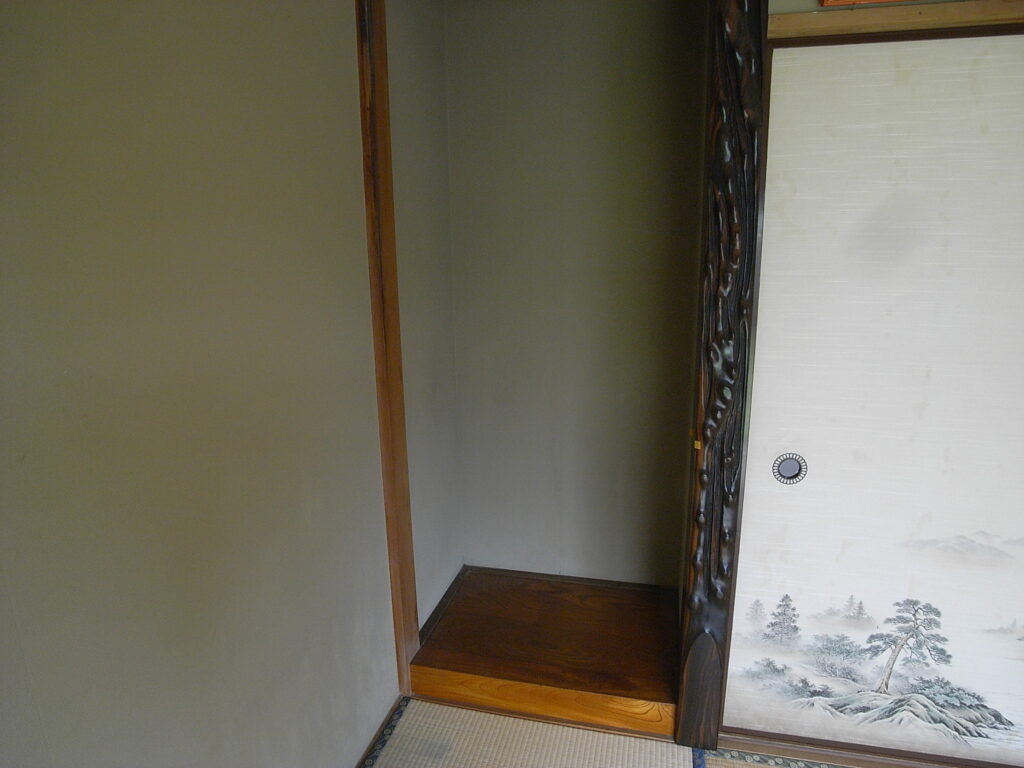 床の間に収納を作る前の写真。横浜市鶴見区