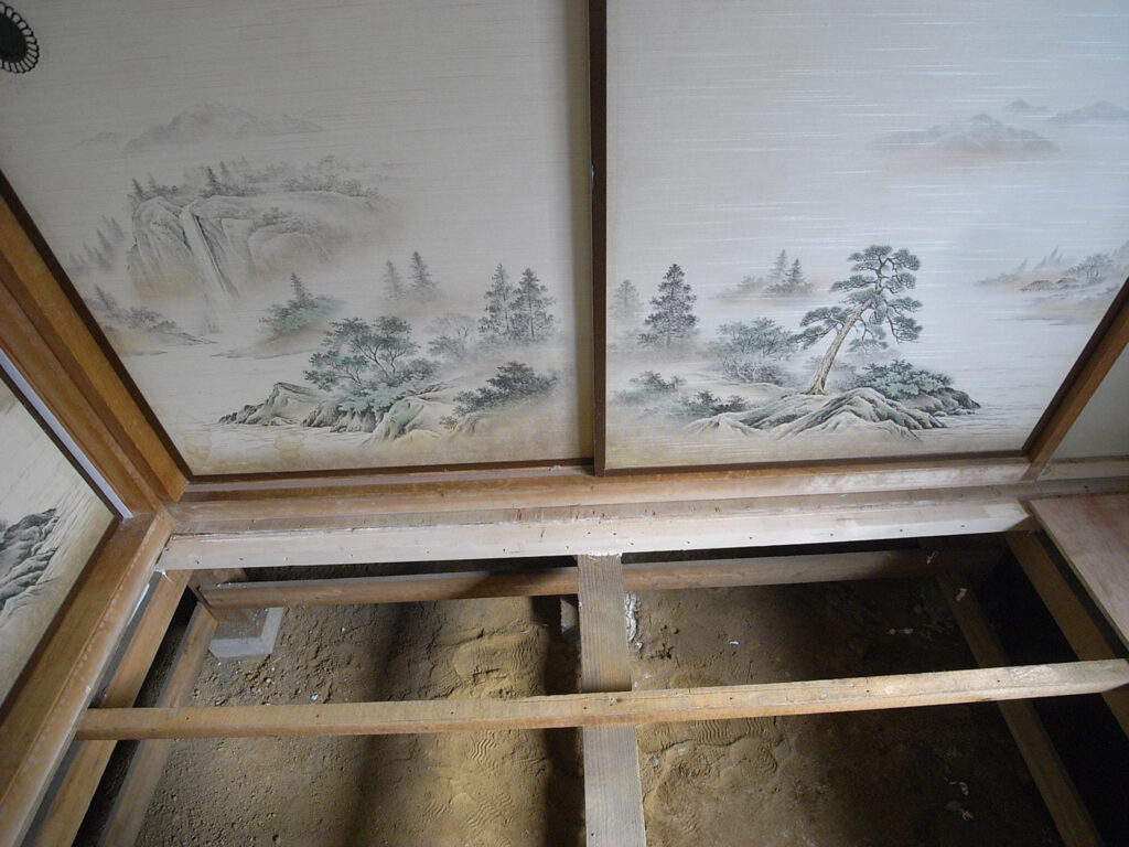 端の部分に根太がなかったため、根太を追加しました。横浜市鶴見区