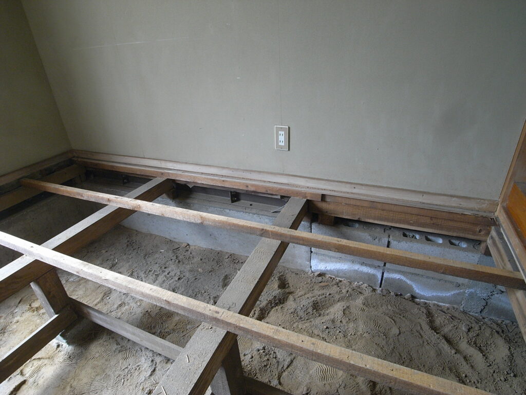 畳下の床板をはがしました。横浜市鶴見区