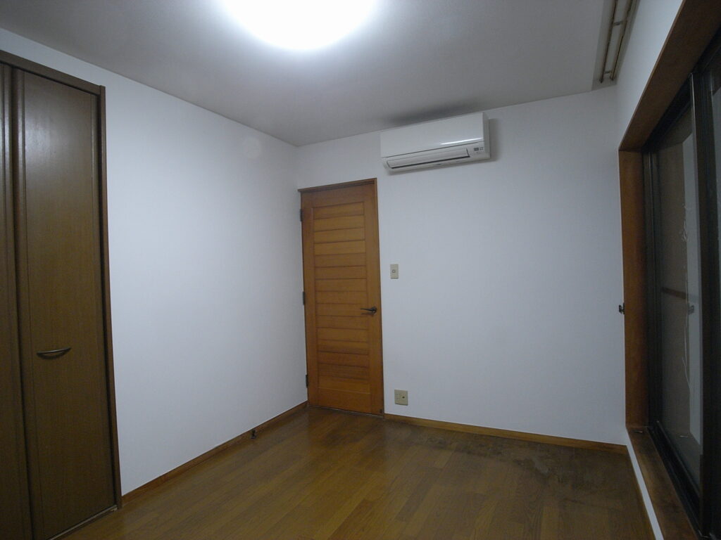 洋室の壁紙の貼り替えを行いました。|横浜市鶴見区