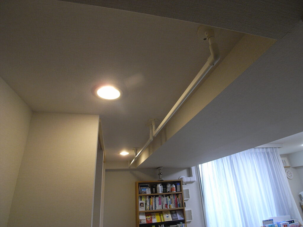 室内天井部分にハンギングバーを設置しました。横浜市西区