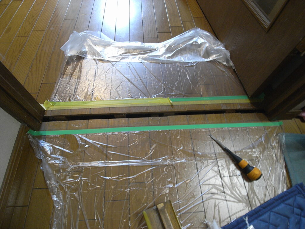 室内建具の下枠を外したところです。横浜市旭区