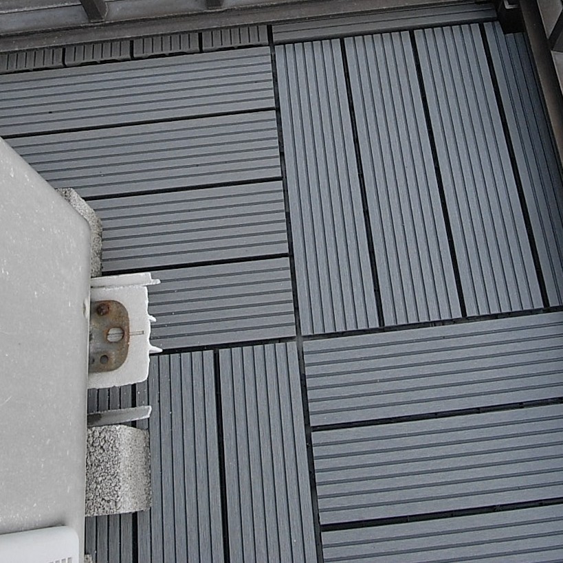 置くだけデッキ材をカットして端部の隙間に設置しました。横浜市鶴見区