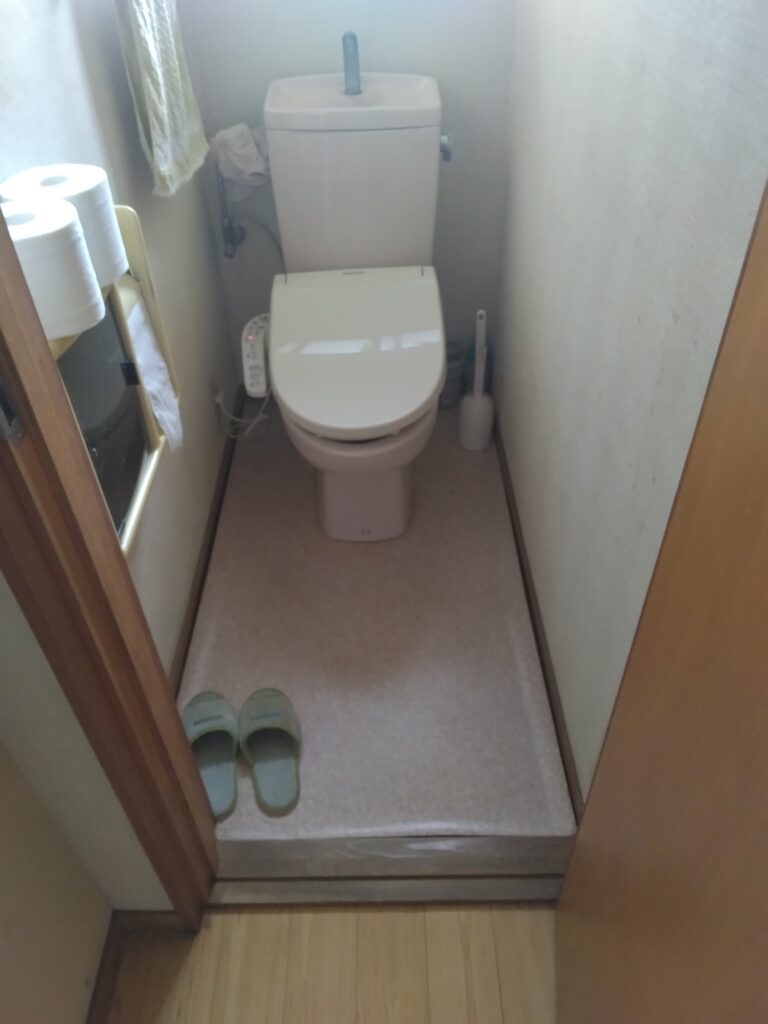 トイレをリフォームする前の写真。横浜市鶴見区