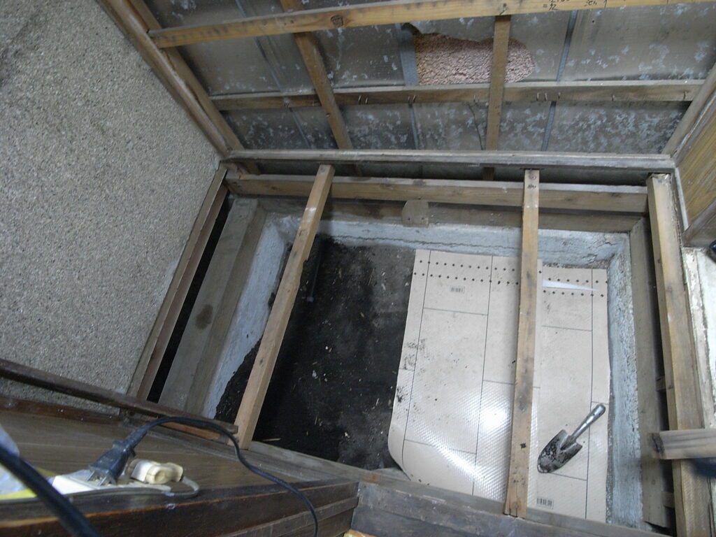 弱っていた床板を解体した後の状況。横浜市旭区