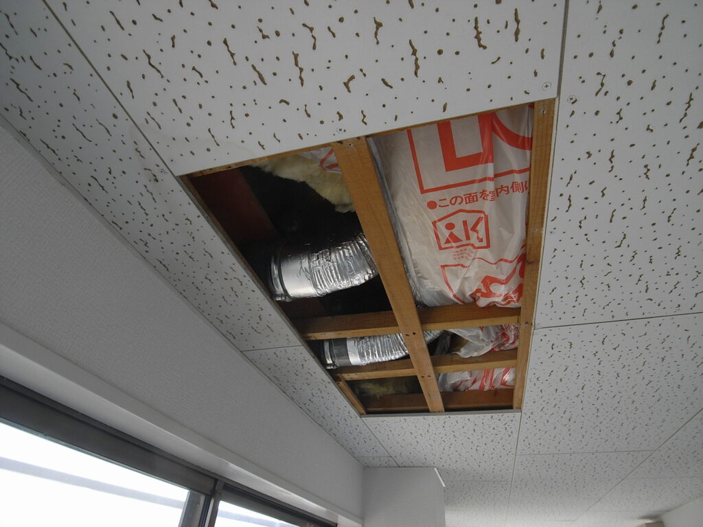 ダクトのつなぎ部分のテープを巻きなおしました。