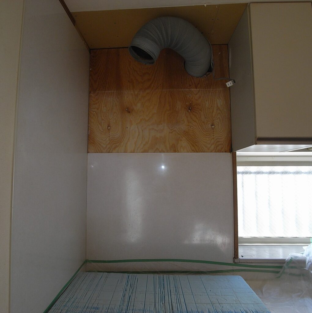 レンジフードの解体完了。既存のダクトは、再利用可能でした。横浜市中区