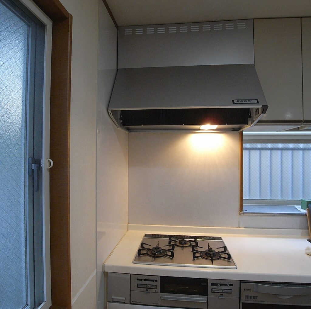 既存とほぼ同じレンジフードで交換工事を行いました。|横浜市中区