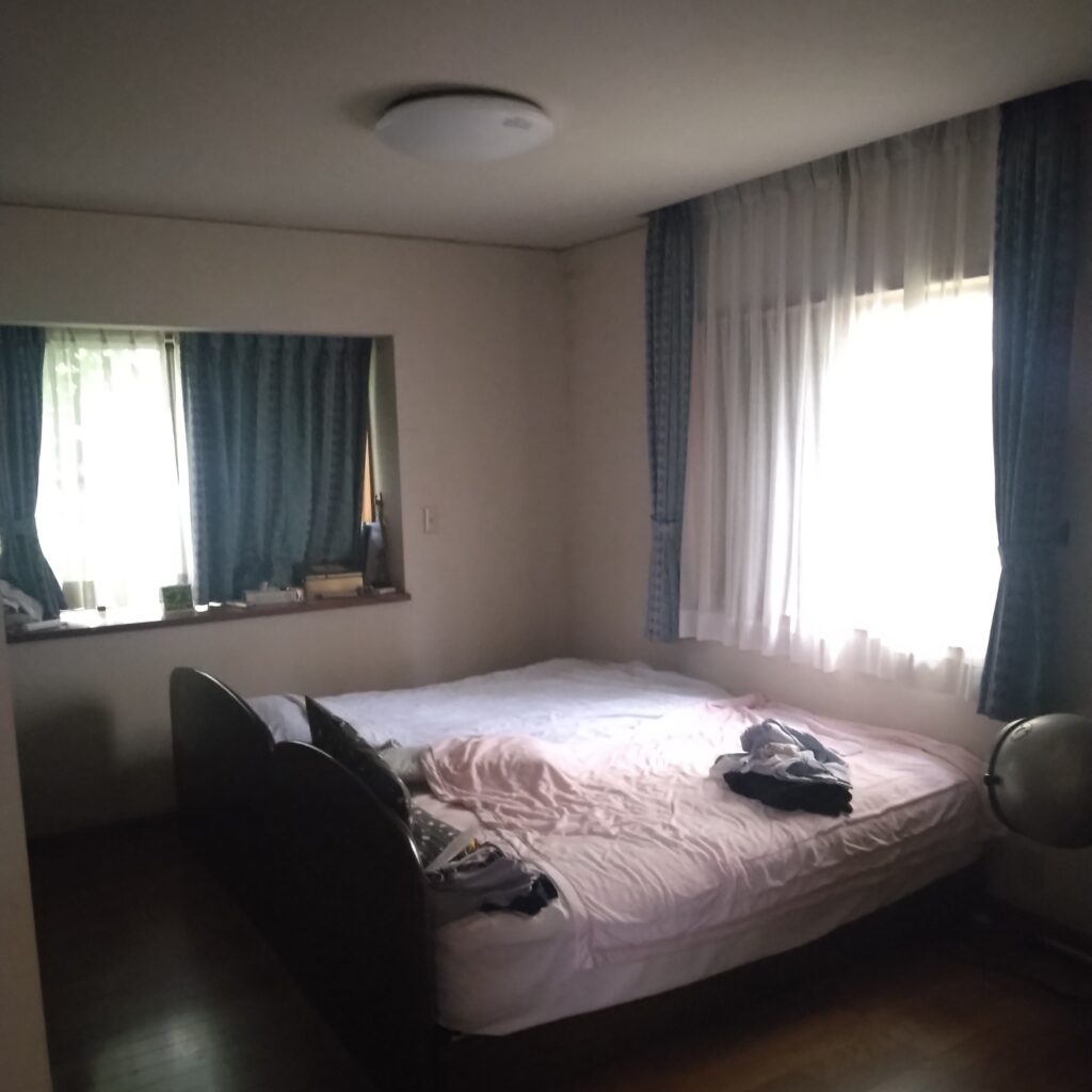 壁紙の施工前の写真。横浜市鶴見区