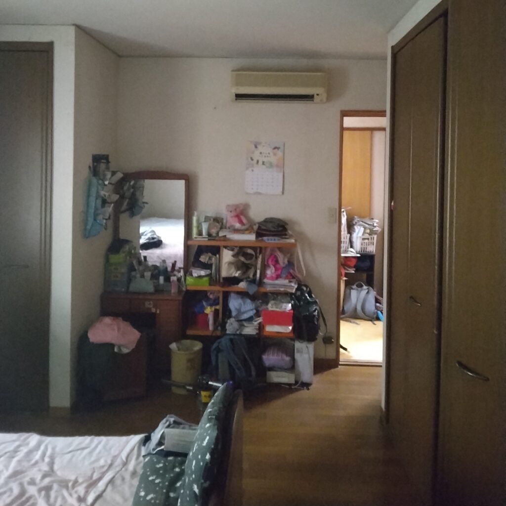 壁紙の施工前の写真。横浜市鶴見区