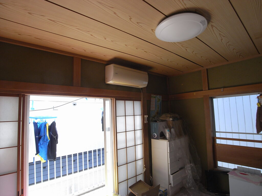 横浜市神奈川区で室内に物干し竿受けを設置する前の写真。