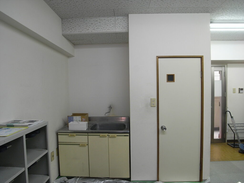横浜市磯子区で手洗い用の流しのまわりのクロスが汚れていました。