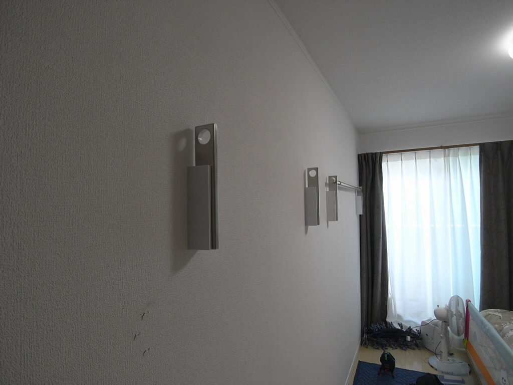 横浜市戸塚区で室内物干しの再設置を行いました。