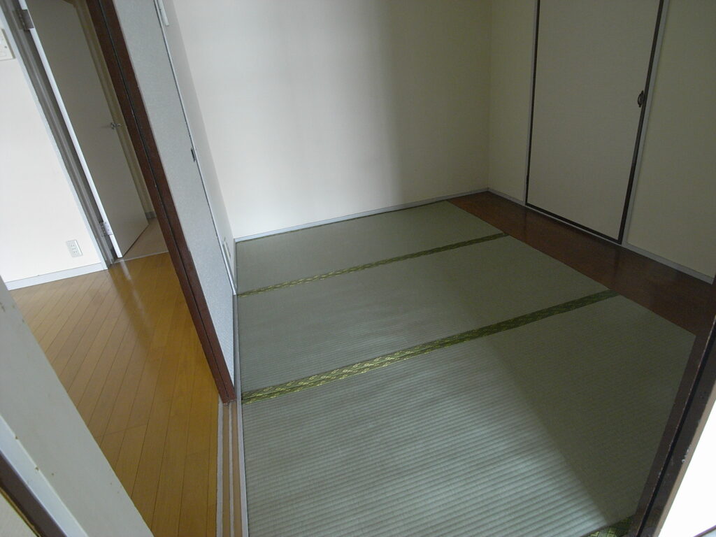 【横浜市保土ヶ谷区】マンション和室の床を遮音フローリングにする施工前の写真。