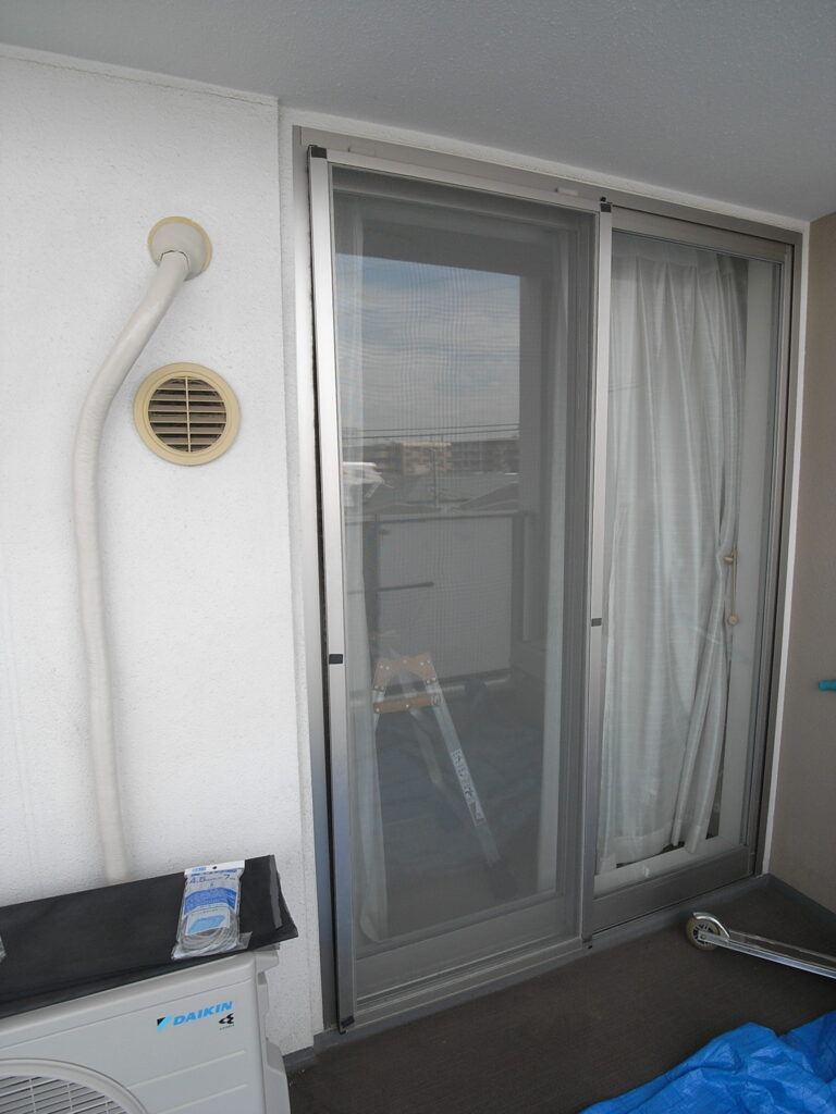 横浜市鶴見区で網戸の張り替え作業が完了しました。