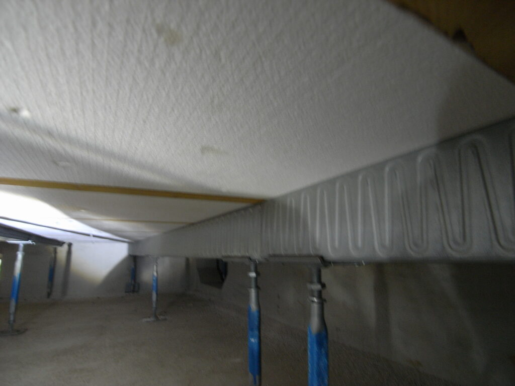 ピアノを設置する場所の床下の補強前の写真。（神奈川県大和市）