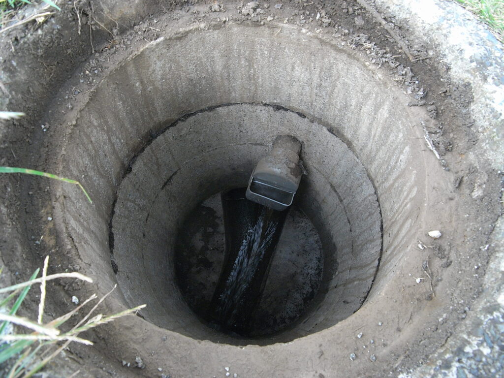 排水部分のつまりが直ったかどうかを確認するために洗濯機の試験運転をして排水の流れを確認しました。