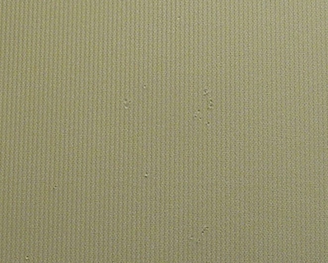 クロスにピンで穴の開いた部分を内装用のコーキング材で補修しました。
