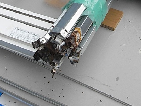 解体したユニットバスの骨組みが劣化していました。