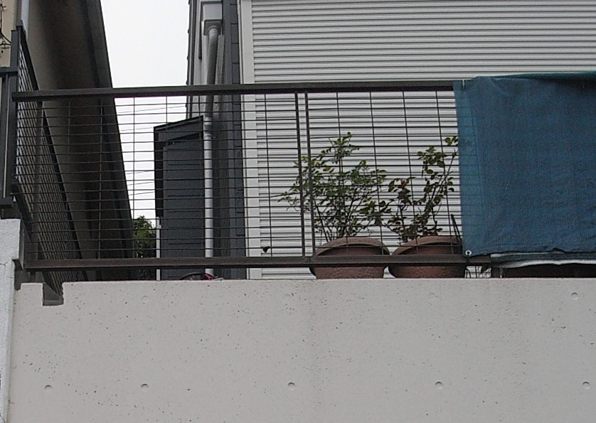 横浜市港北区】最近の豪雨対策として敷地にたまる雨水の排水溝の作成が完了しました。